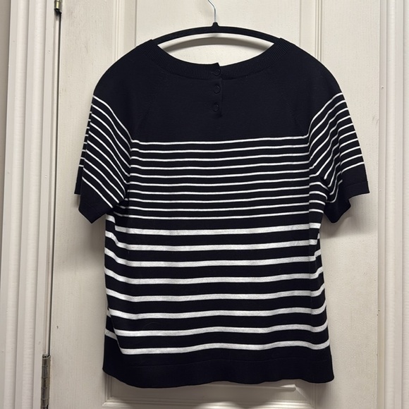 Beautiful talbots, black and ivory lightweight sweater - Picture 2 of 3